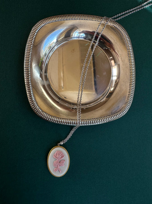 Lot 145: Vintage Rose Pendant