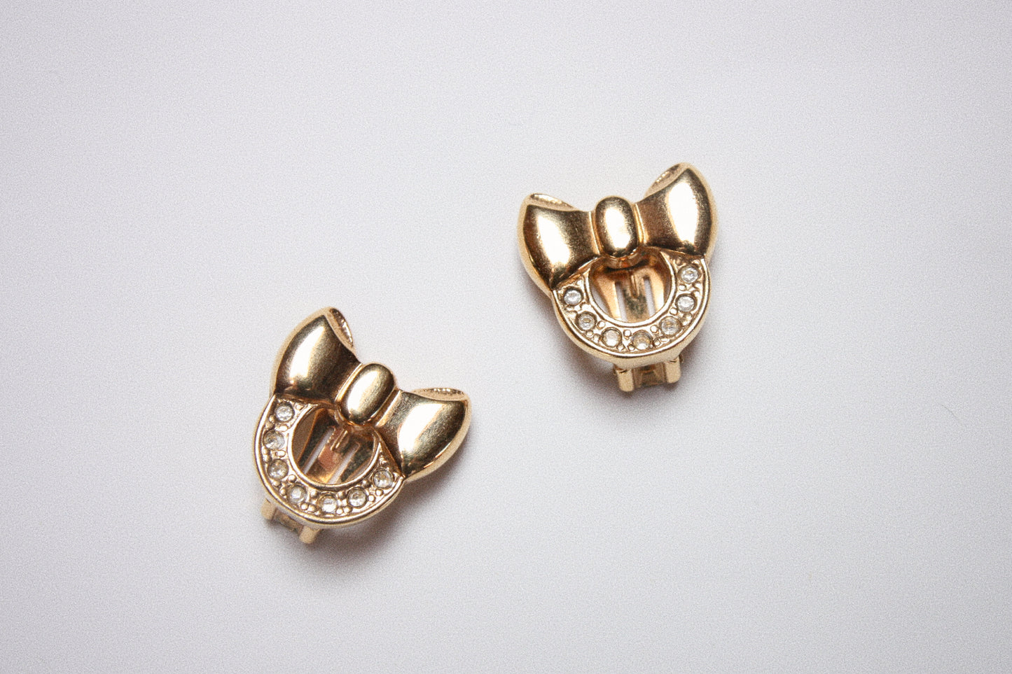 Lot 139: Vintage Nina Ricci Clips