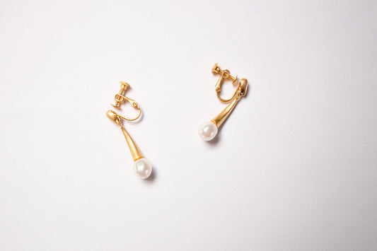 Lot 140: Vintage Faux Pearl Clips
