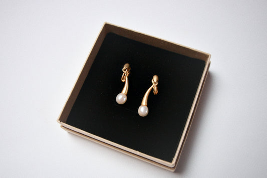 Lot 140: Vintage Faux Pearl Clips