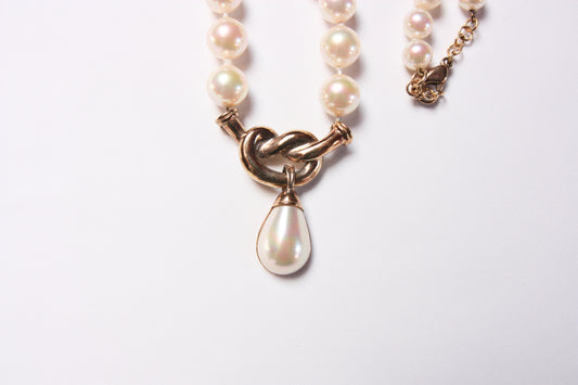 Lot 130: Vintage Majorica Necklace