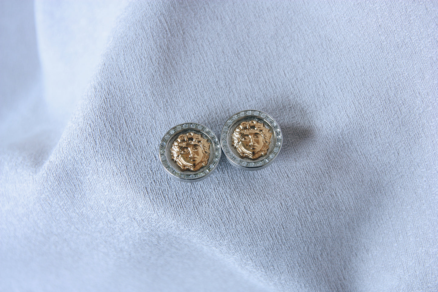 Lot 89: Vintage Medusa Clips